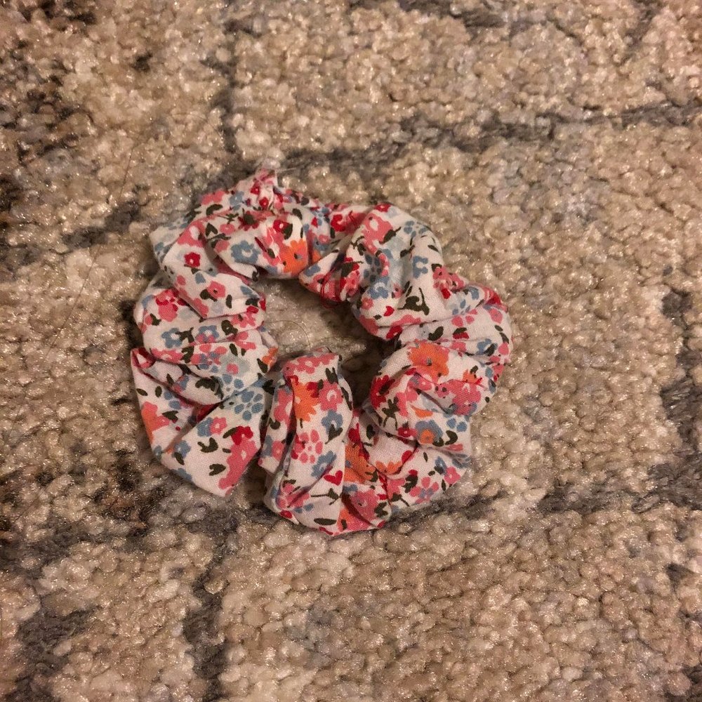 Multi-coloured Floral Scrunchie